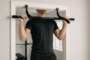 Illustration barre de traction porte dangereux — scène d'utilisation réaliste