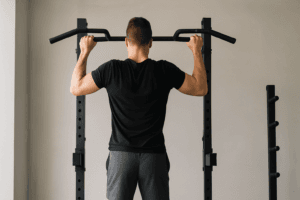 Illustration echauffement tractions — scène d'utilisation réaliste